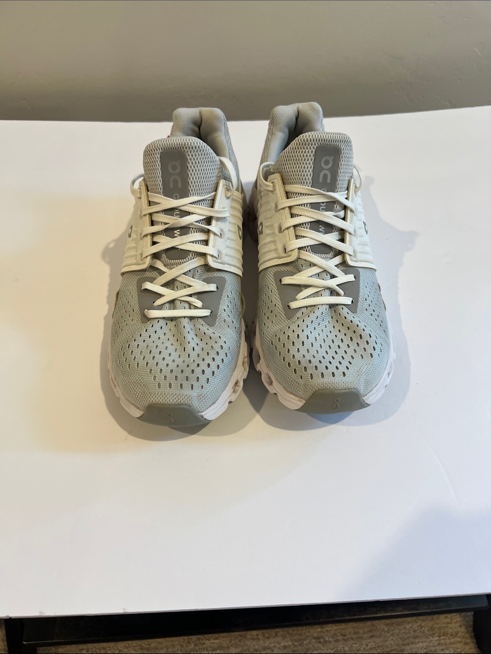 On Running Cloudswift Sneakers - Gray & Cream Accents